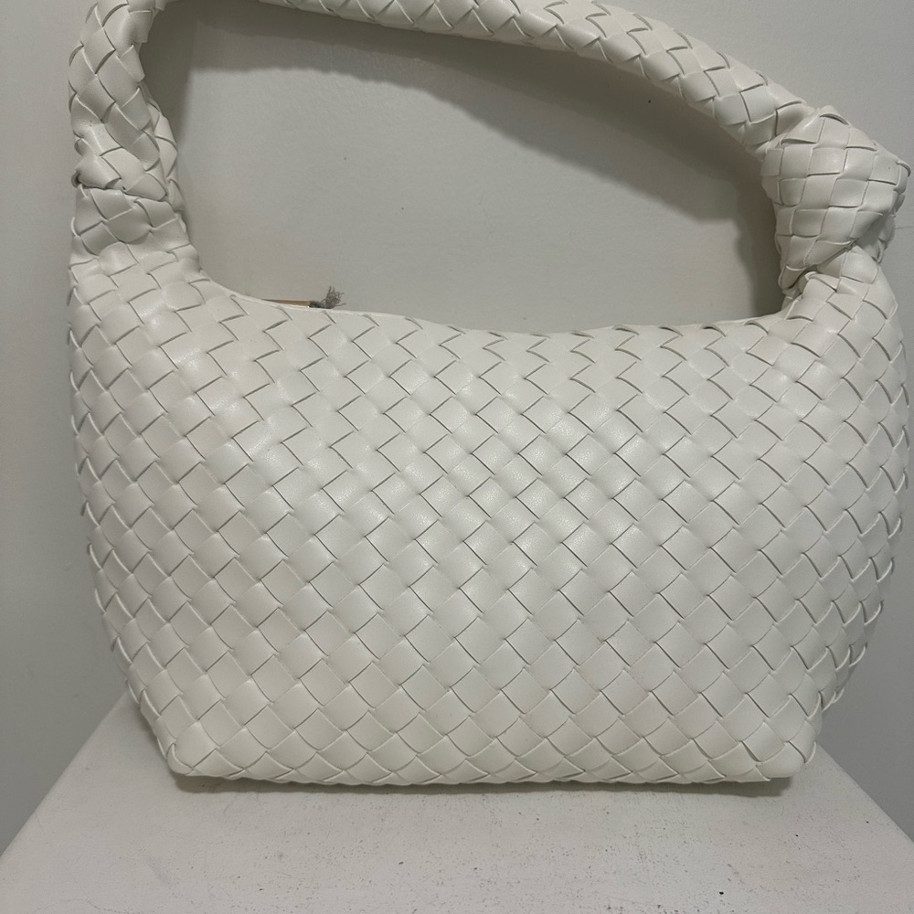 A New Day White Woven Shoulder Bag - Picture 2 of 8